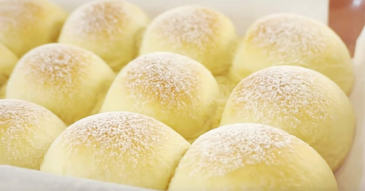 These japanese milk rolls take the internet by storm, when I saw what's inside the dough I understood why