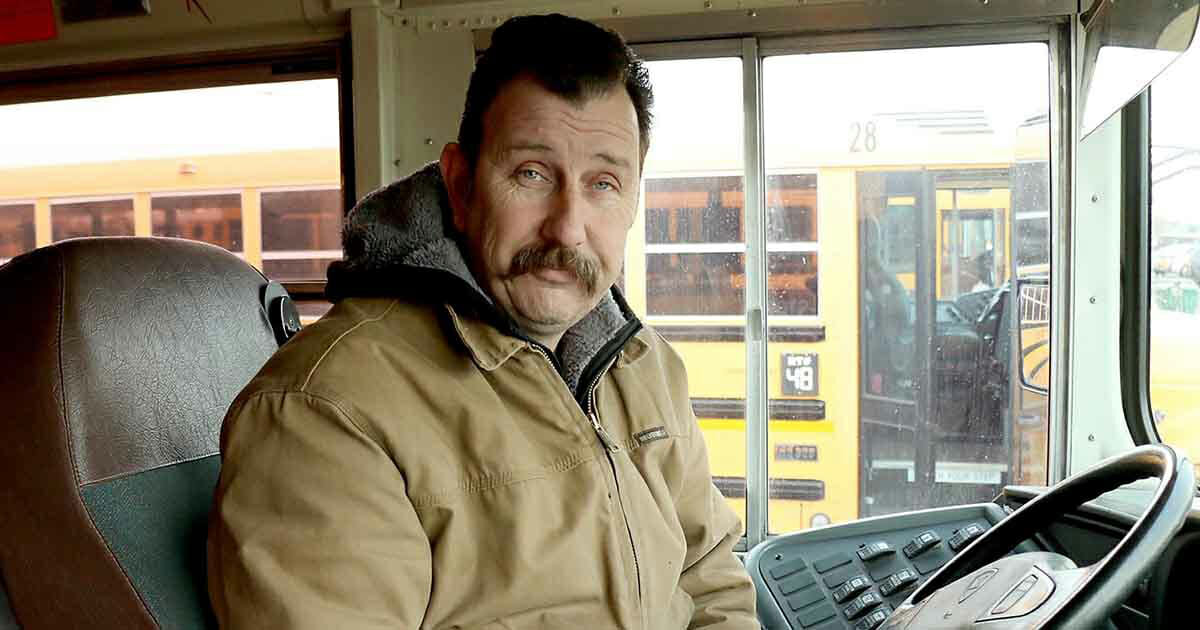 A bus driver noticed a child crying on the bus - when the reason was revealed, he acted at the speed of light