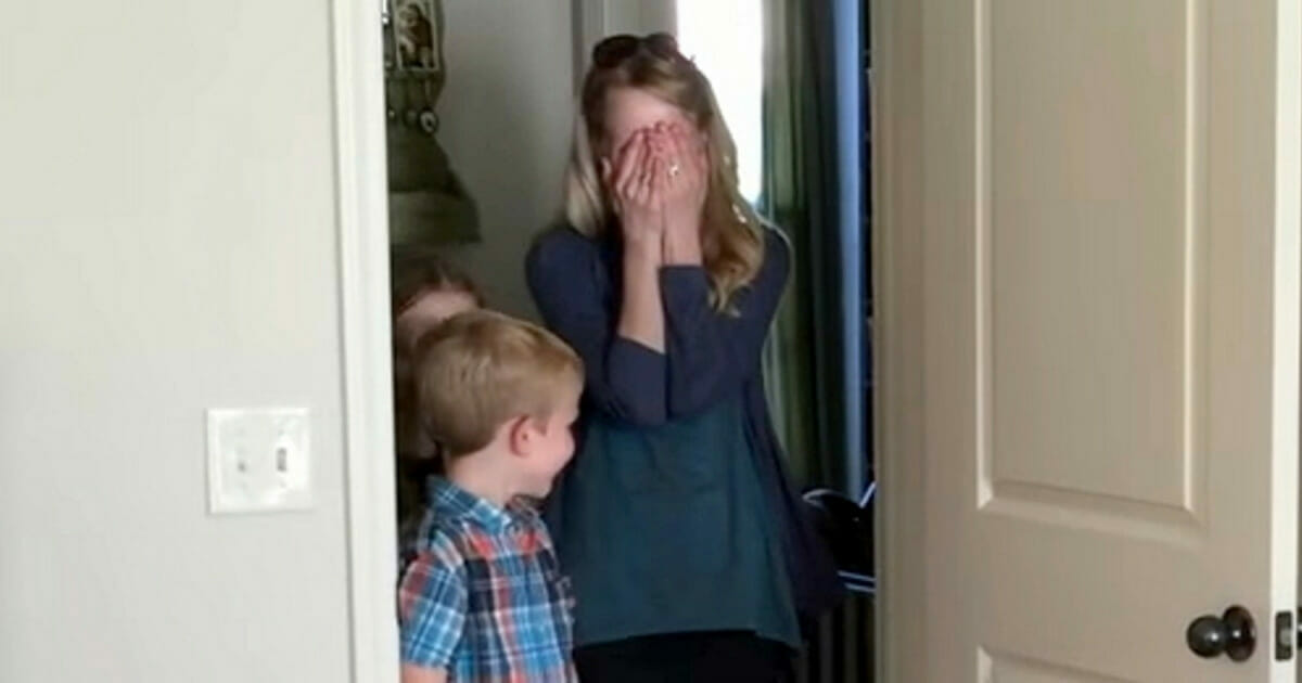 Mother returned home after going away for the weekend: she saw the secret of her husband's bedroom and immediately began to cry