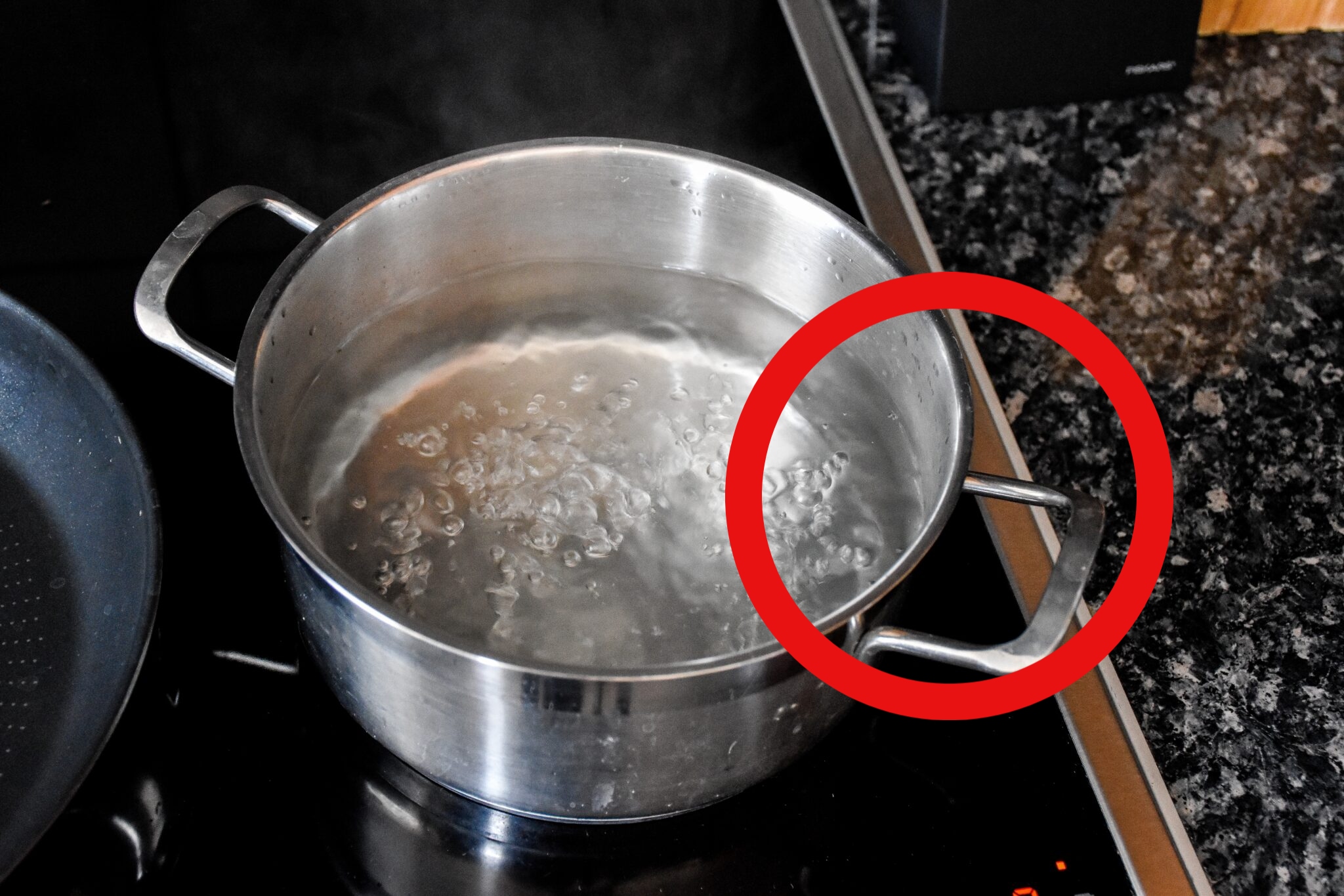 My house always had a musty, moldy smell - until a friend shared this easy two-ingredient trick everyone has!
