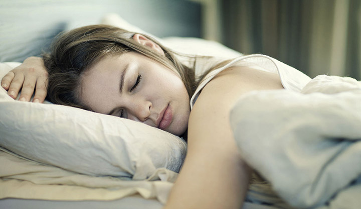 New study claims: women need to sleep more than men because they are using a larger part of their brain