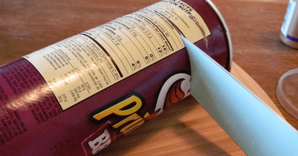 Don't throw away empty Pringles cans! Here are 10 creative and useful things you can do with them